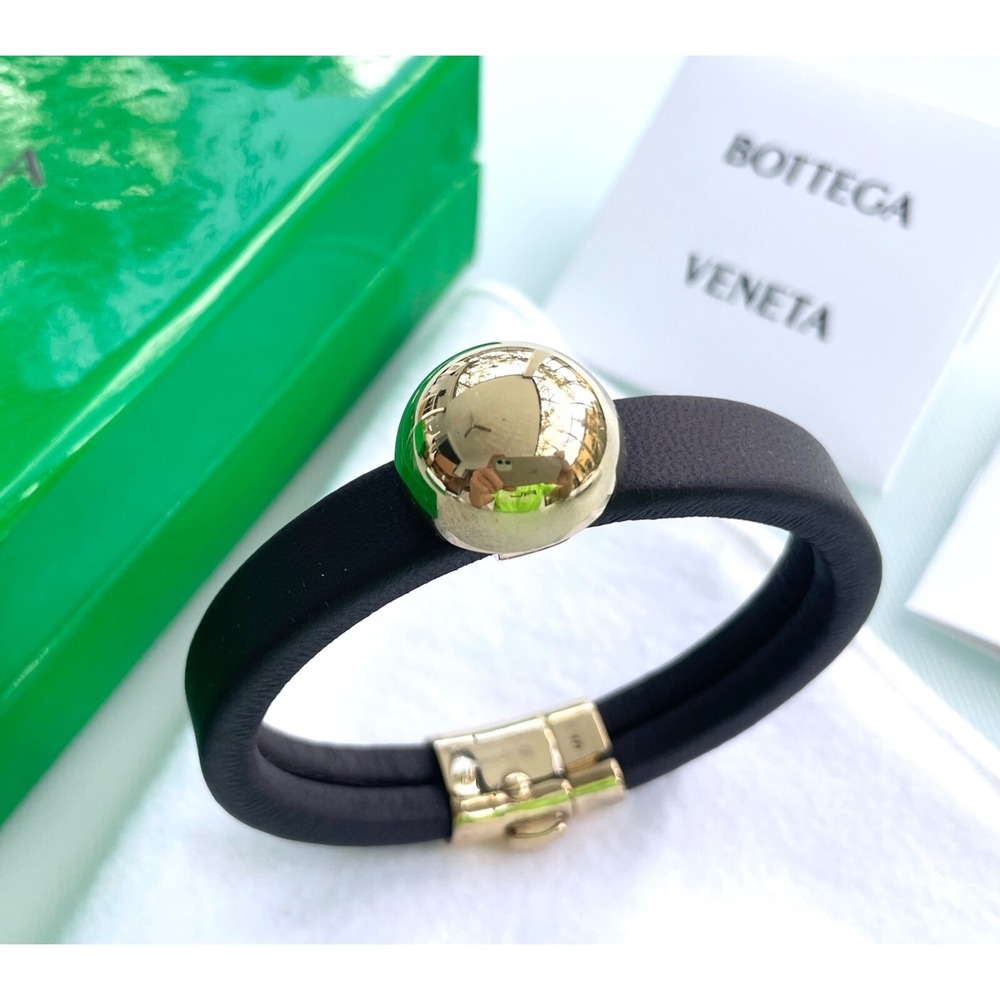 BOTTEGA VENETA LEATHER AND GOLD-TONED SILVER 925 PENDANT BALL BRACELET, SMALL